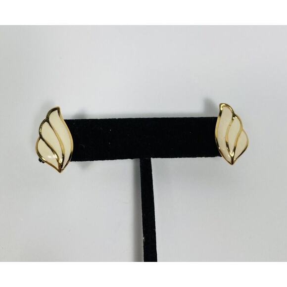 MONET Earrings Wing Cream Enamel Gold Tone. Vintage Signed - Picture 7 of 15